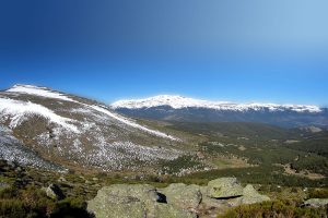 Vista del Valle del Paular con el Macizo de Peñalara al fondo